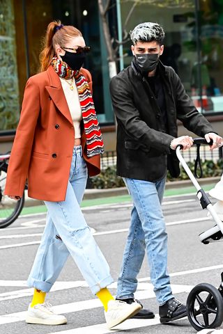 gigi-hadid-spring-outfit-trend-292366-1616772955341-image