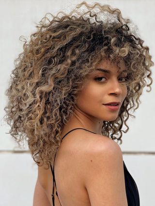 best-diffusers-for-curly-hair-292368-1616789222405-main
