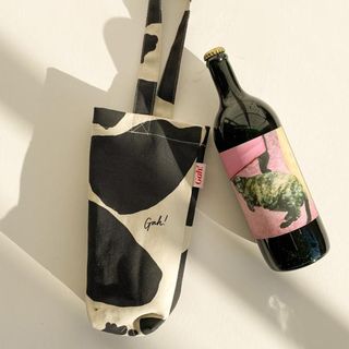 Lisa Says Gah + Denim Wine Tote in Black/Ivory Cow