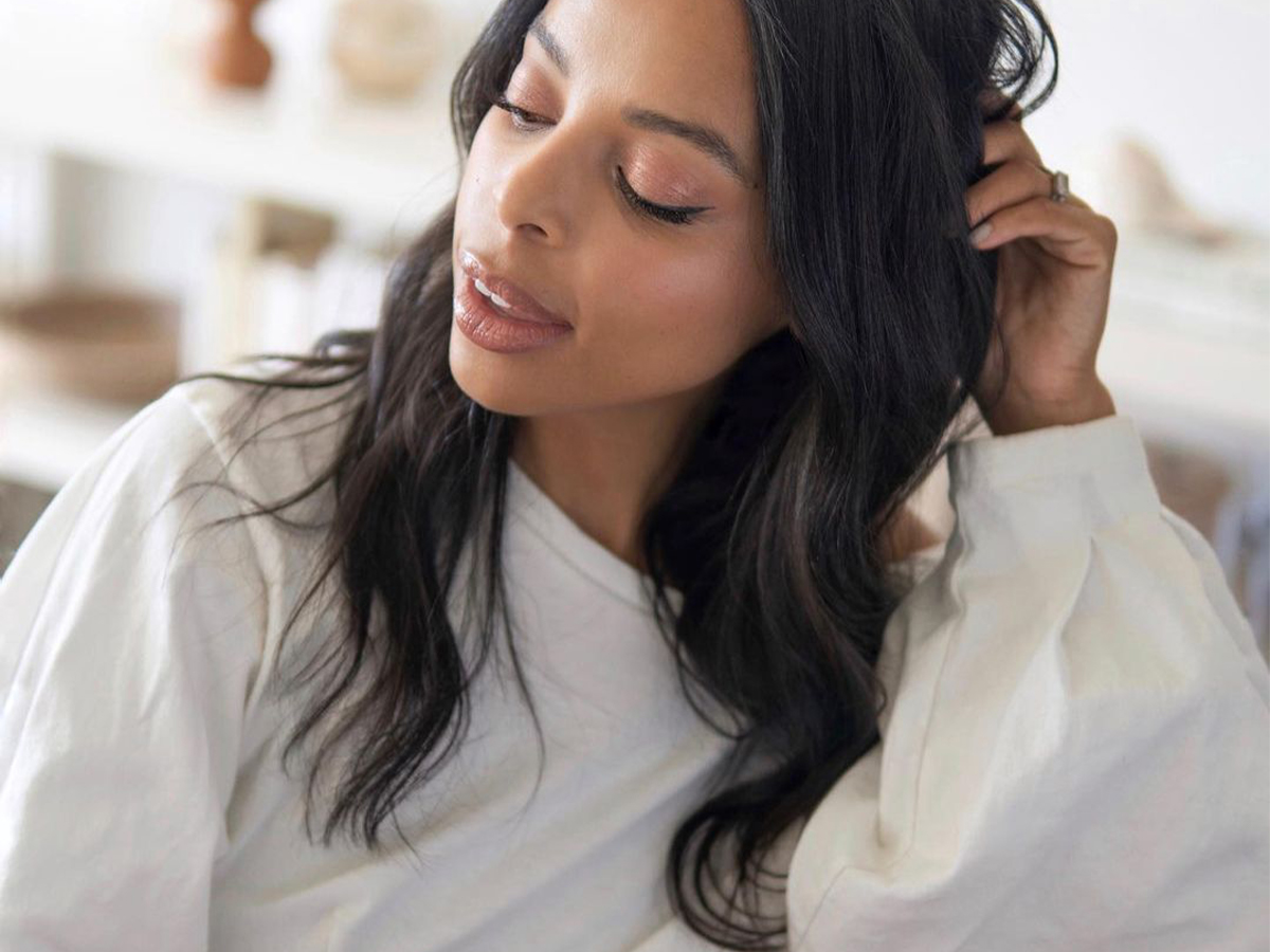 如何知道您的头发是否具有低孔隙率（以及 12 种有帮助的产品） - 心靈綠洲