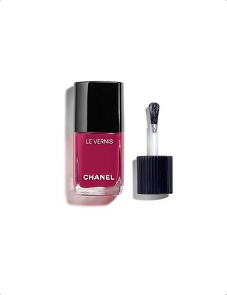 Chanel + Le Vernis Nail Colour in Activiste