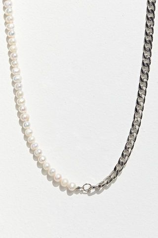 Urban Outfitters + Pearl 
Chain Necklace