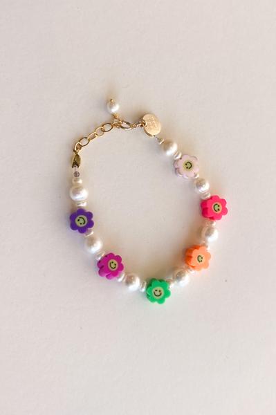 Hola Amor Estudios + Rainbow Daisy Bracelet