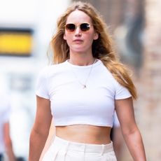 crop-top-outfit-jennifer-lawrence-293439-1621975454485-square