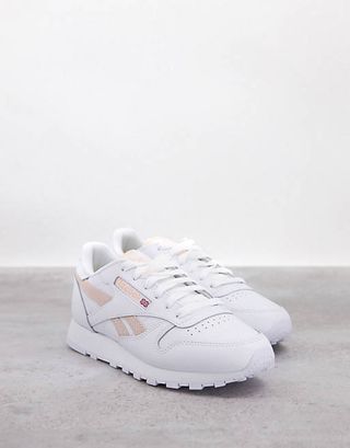 Reebok + Classic Leather Trainers in White and Beige