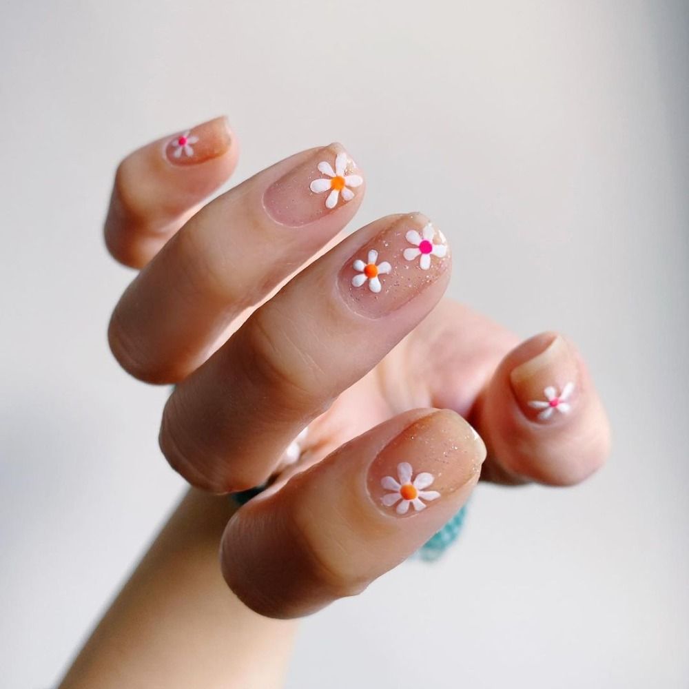 47 Flower Nails To Up Your Mani Game For Spring 2024 | Glamour UK