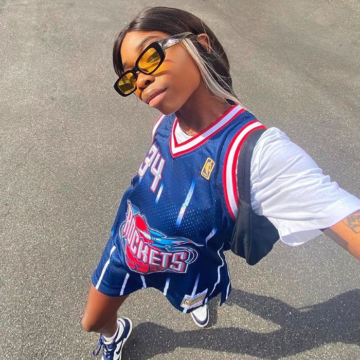 6 Sporty Outfits Fashion Girls Are Wearing in 2021
