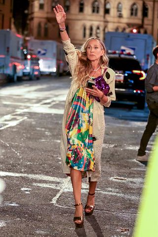 carrie-bradshaw-outfits-and-just-like-that-294348-1626974773165-image