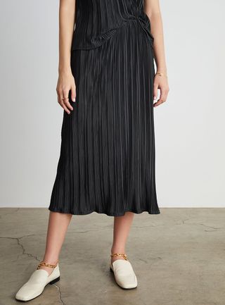 Who What Wear Collection + Avery Pleated Midi Skirt in Black