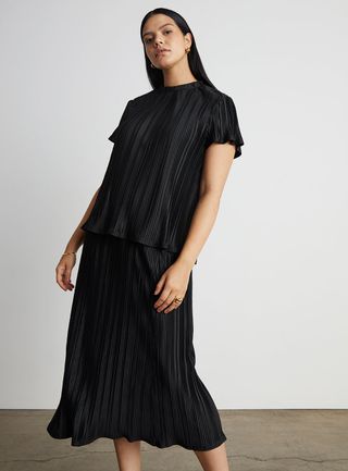 Who What Wear Collection + Avery Pleated Midi Skirt in Black
