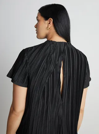 Who What Wear Collection + Justine Twist-Back Top in Black