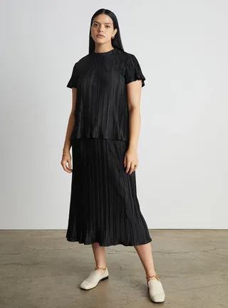 Who What Wear Collection + Avery Pleated Midi Skirt in Black