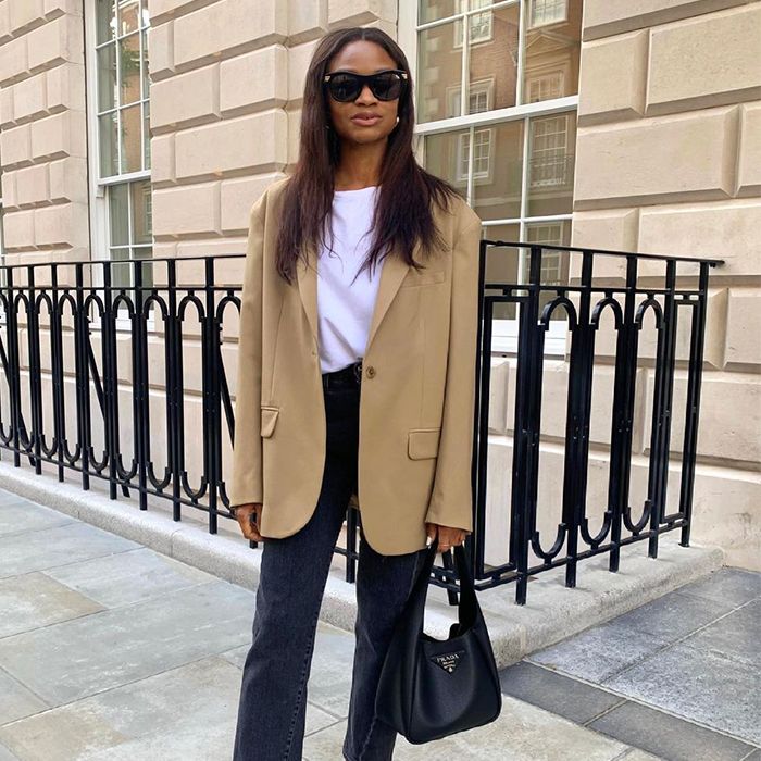 black nikes with jeans