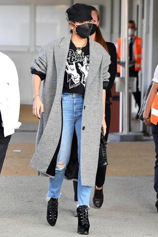 jennifer-lopez-skinny-jean-outfit-trend-295034-1630362861434-main