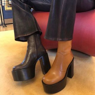 celebrity-fall-boot-trends-295182-1631305785414-main