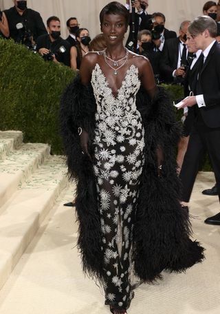 met-gala-red-carpet-looks-2021-295207-1631576063836-image