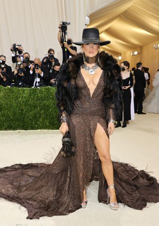 met-gala-red-carpet-looks-2021-295207-1631579908088-image