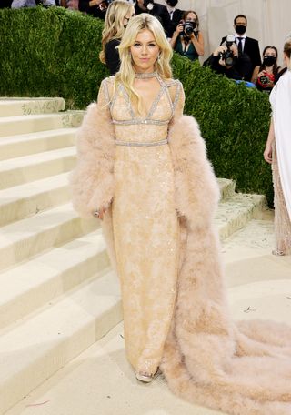 met-gala-red-carpet-looks-2021-295207-1631580751559-image