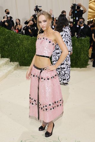 met-gala-red-carpet-outfits-2021-295212-1631601959975-image