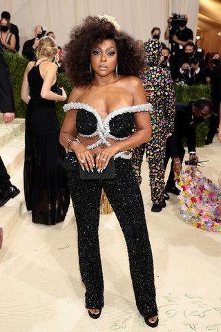met-gala-red-carpet-outfits-2021-295212-1631601962309-image