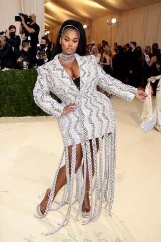 met-gala-red-carpet-outfits-2021-295212-1631602010630-image
