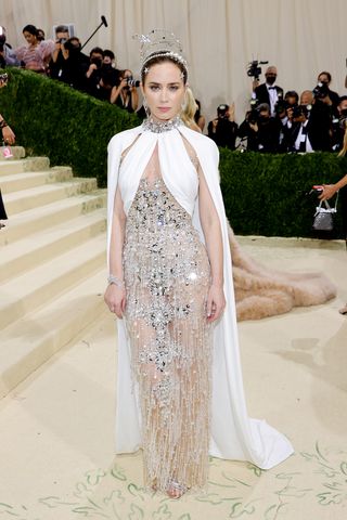 met-gala-red-carpet-outfits-2021-295212-1631602014681-image