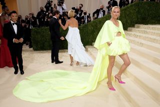 met-gala-red-carpet-outfits-2021-295212-1631602143872-image