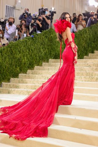 met-gala-red-carpet-outfits-2021-295212-1631602148296-image
