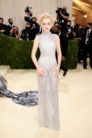met-gala-red-carpet-outfits-2021-295212-1631602206446-image