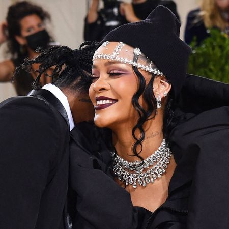 rihanna-met-gala-outfit-2021-295232-1631591513494-square