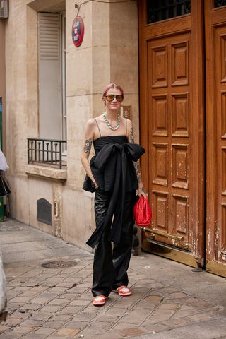 paris-fashion-week-street-style-october-2021-295504-1633082500230-image