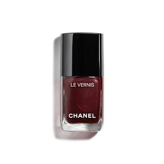 Chanel + Le Vernish Longwear Nail Colour in Vamp