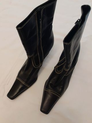 Vintage and Heirloom + '90s Leather Kitten Heel Ankle Boots
