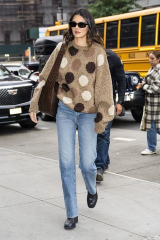 kendall-jenner-sweater-295734-1634306014272-image