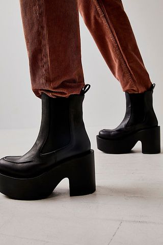 Paloma Barcelo + Chelsea Boots