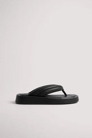 NA-KD Shoes + Quilted Toe Strap Sandals