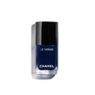 Chanel + Le Vernis Longwear Nail Colour in Fugueuse