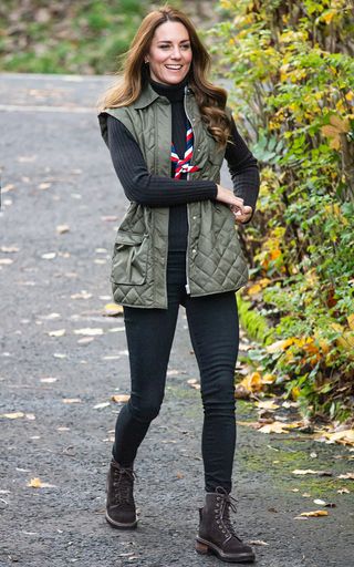 kate-middleton-skinny-jean-outfit-296065-1635789589398-image