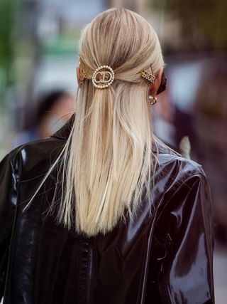 winter-hair-accessory-trends-2021-296086-1635982579216-main