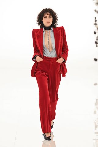 gwyneth-paltrow-gucci-red-suit-296111-1635937149807-main