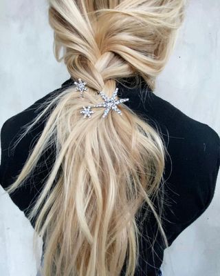 hairstyles-with-clips-296339-1636748700768-main
