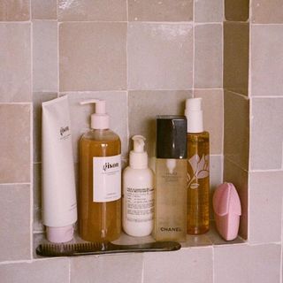 best-acne-body-washes-296358-1638562402203-main