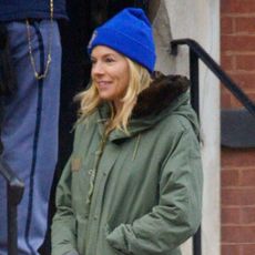 sienna-miller-casual-outfit-296440-1673640066216-square