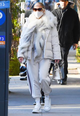 celebrity-puffer-jacket-outfits-296498-1637199770823-image