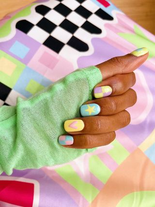 nail-trends-2022-296511-1637259832729-image