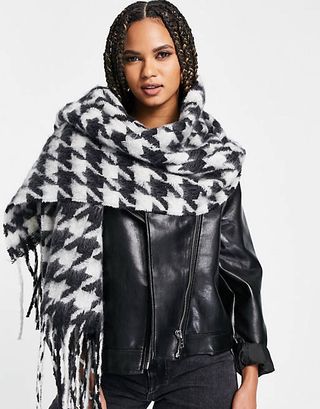 ASOS Design + Long Fluffy Blown Up Houndstooth Check Scarf