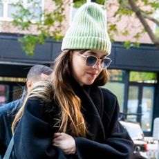 dakota-johnson-winter-outfit-296690-1638272569304-square