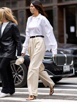 celebrity-street-style-outfits-296732-1638387403936-image