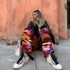 winter-sneaker-outfits-converse-296741-1638404092255-square