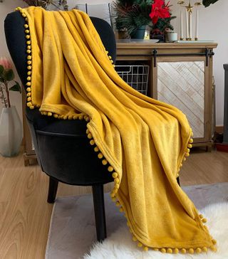 Lomao + Flannel Blanket with Pompom Fringe